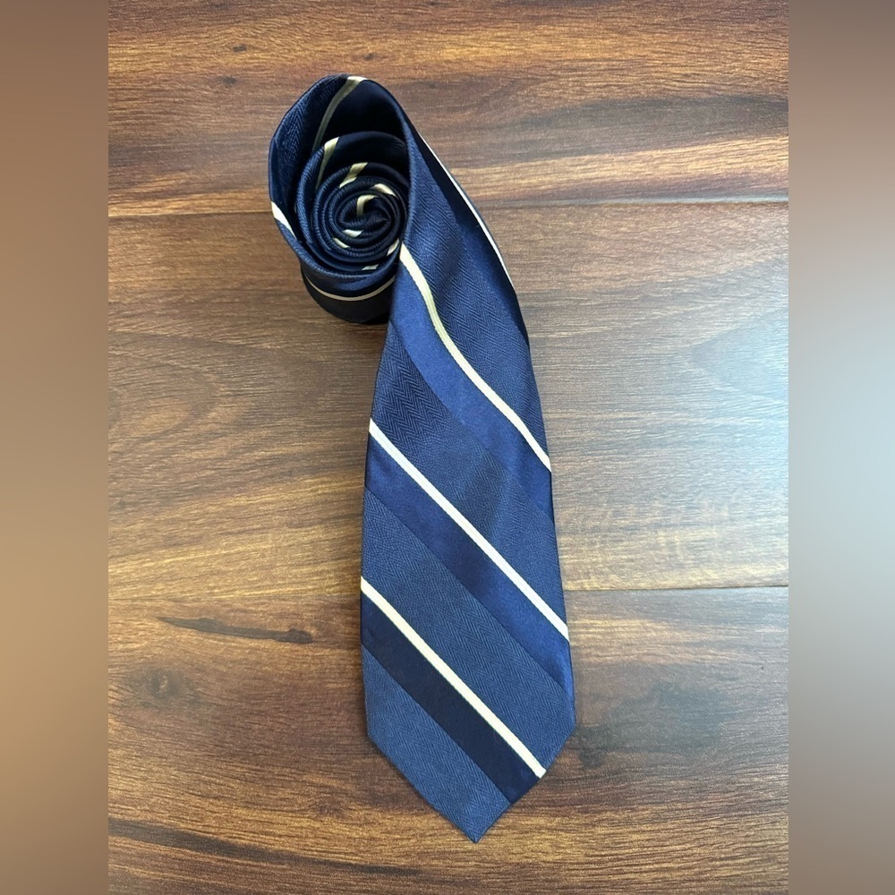 BROOKS BROTHERS “346” Silk Blue and Cream Striped Tie
